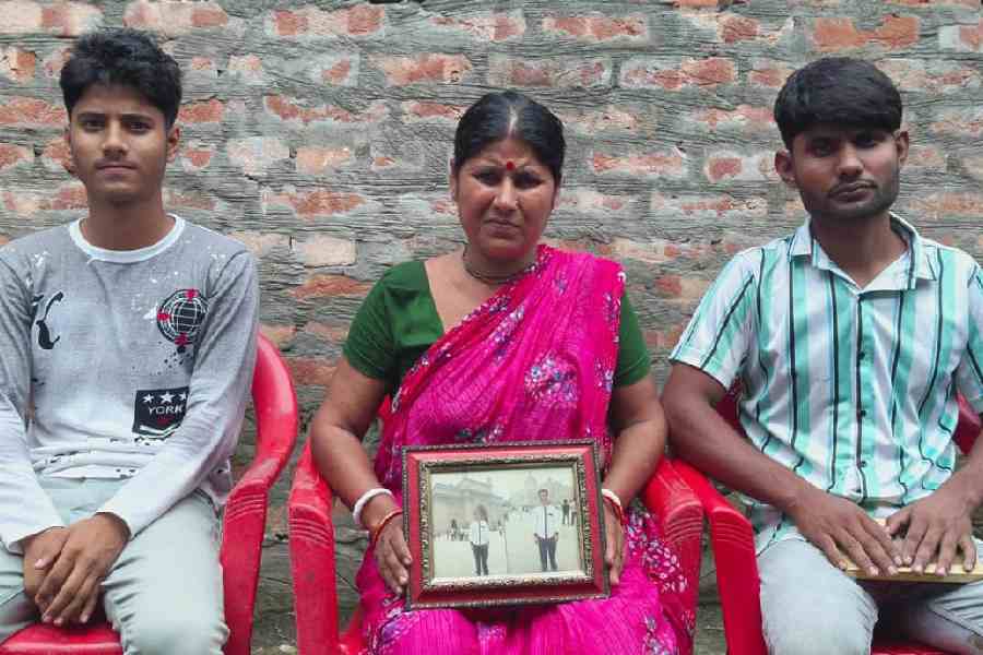 হিন্দি বলতে না পারায় ‘বাংলাদেশি’ সন্দেহে পশ্চিমবঙ্গের শ্রমিক কারাগারে