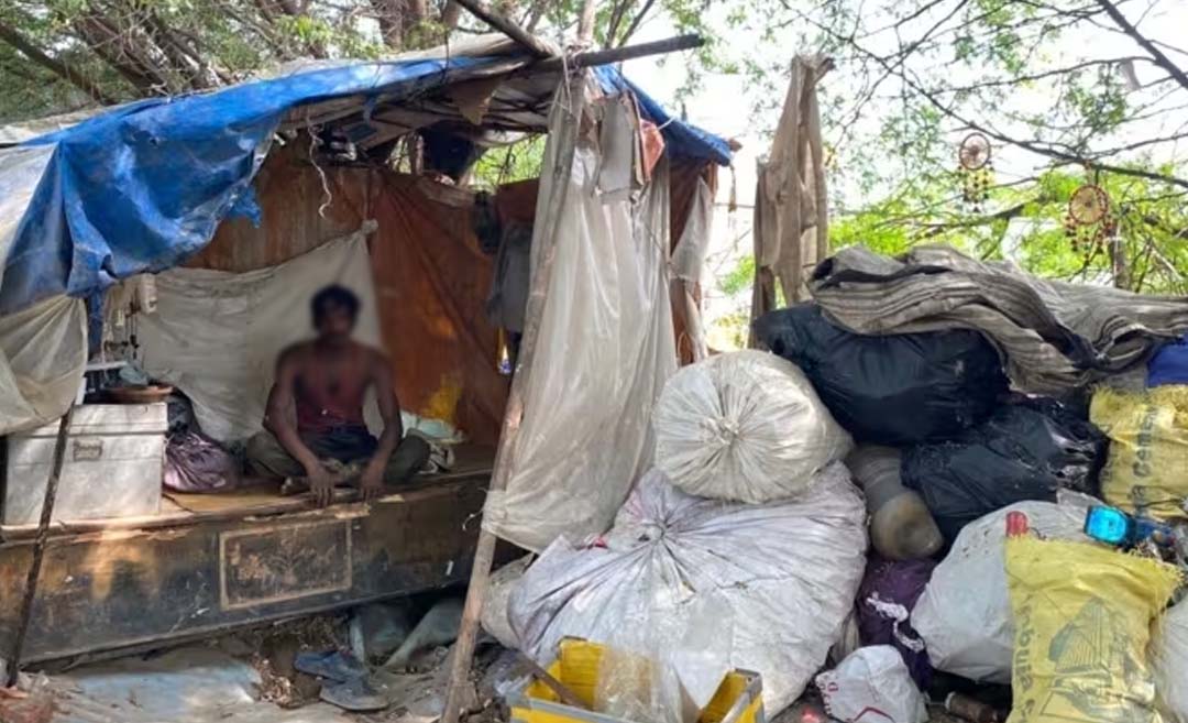 ভারতীয় এক পরিবারকে বানিয়ে দেওয়া হলো 'বাংলাদেশি'
